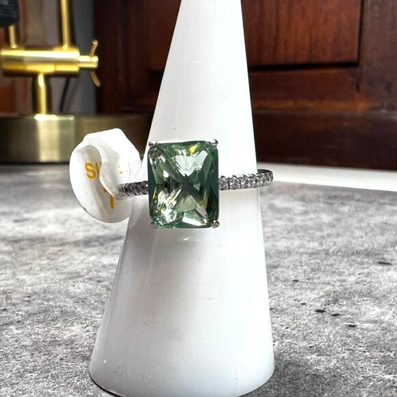 Ring Bomb Party Ring, size 7, green stone, .925 sterling silver band - Picture 2 of 7